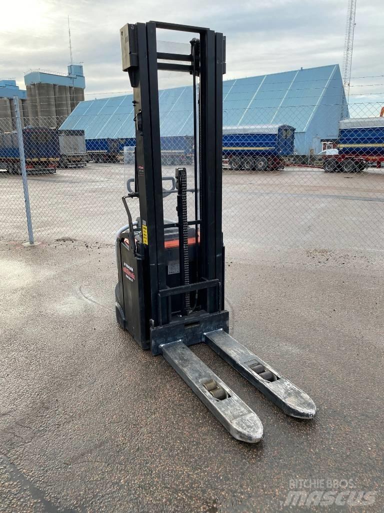 Toyota BT SPE 140 Meeloop stapelaar