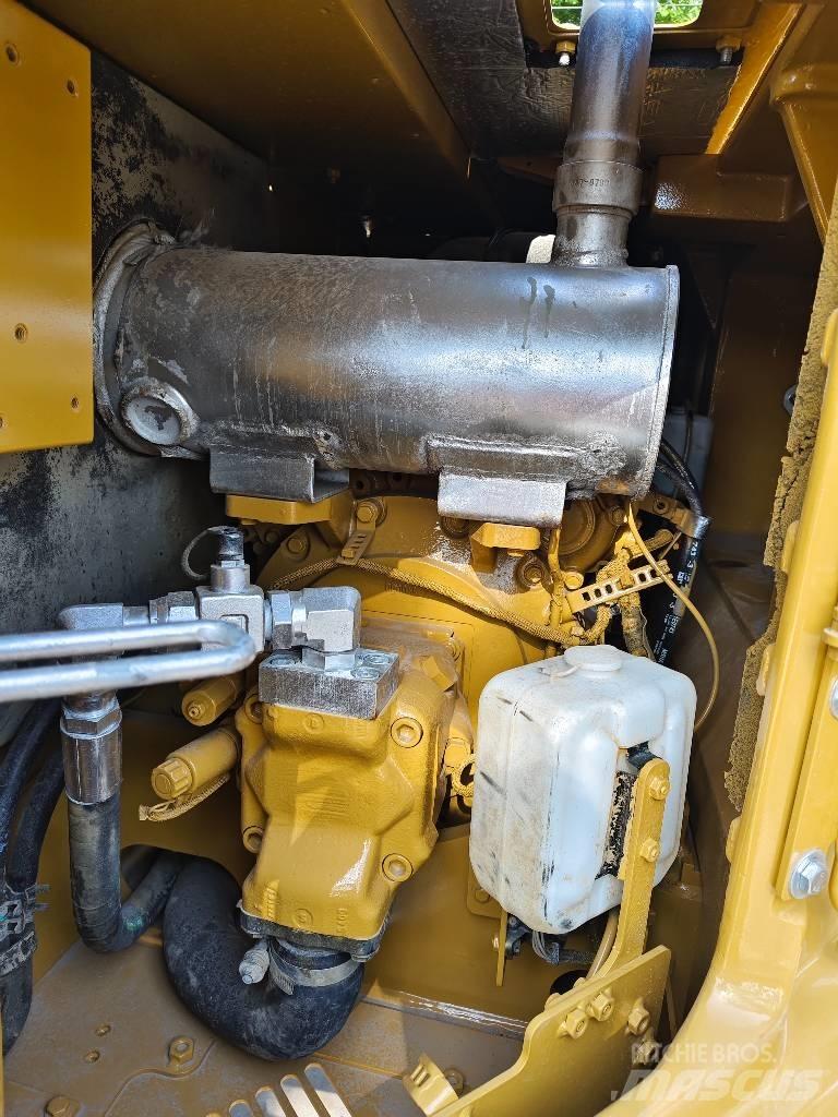 CAT 310 Rupsgraafmachines