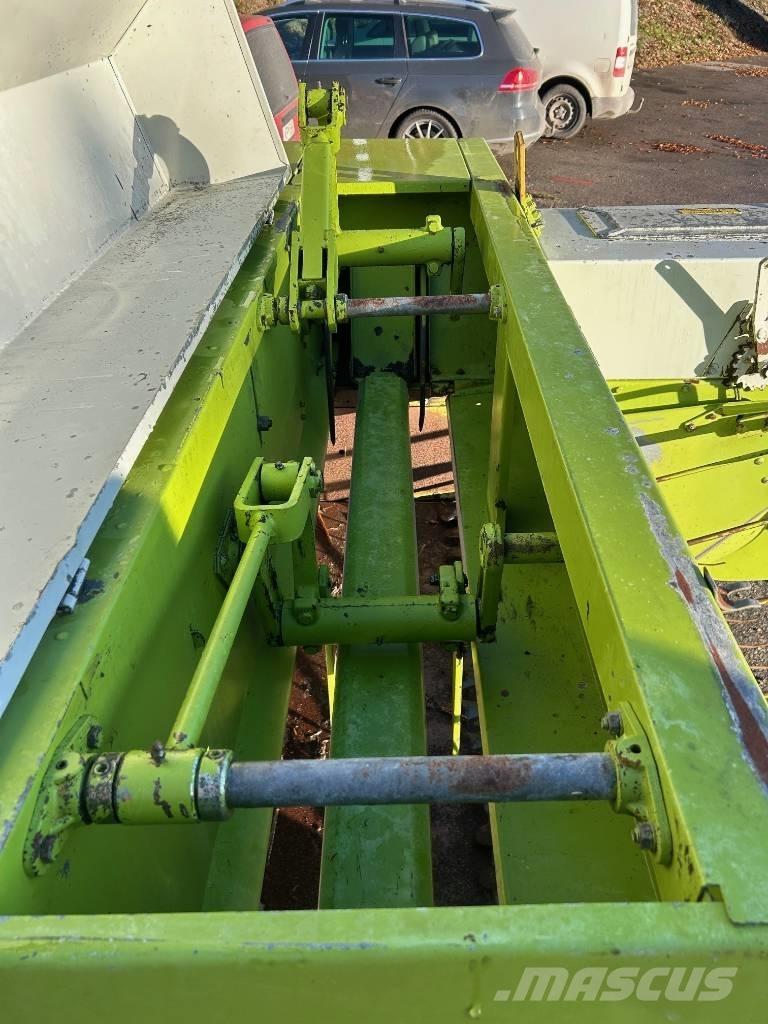 CLAAS Markant 51 Vierkante balenpers