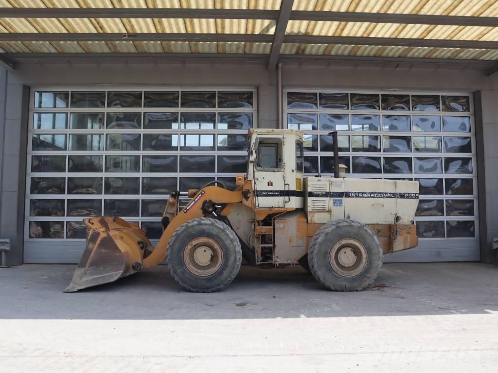 International 530 A Wielladers