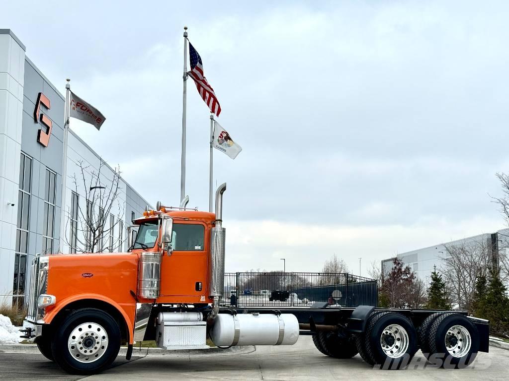 Peterbilt 389 Trekkers