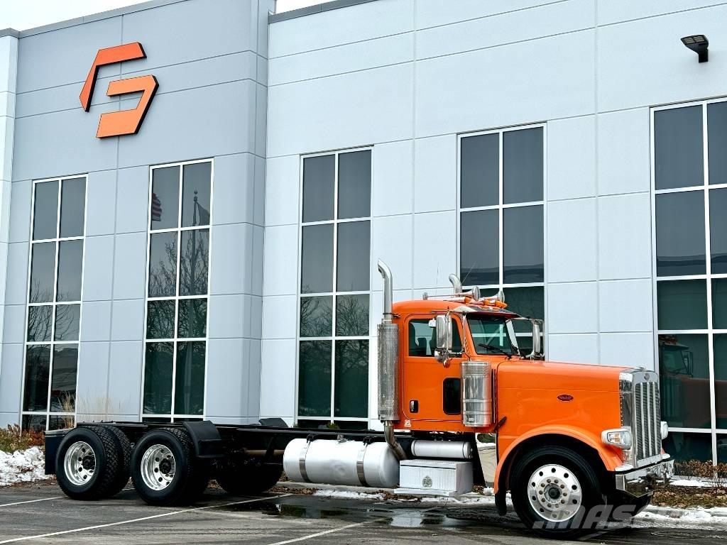 Peterbilt 389 Trekkers
