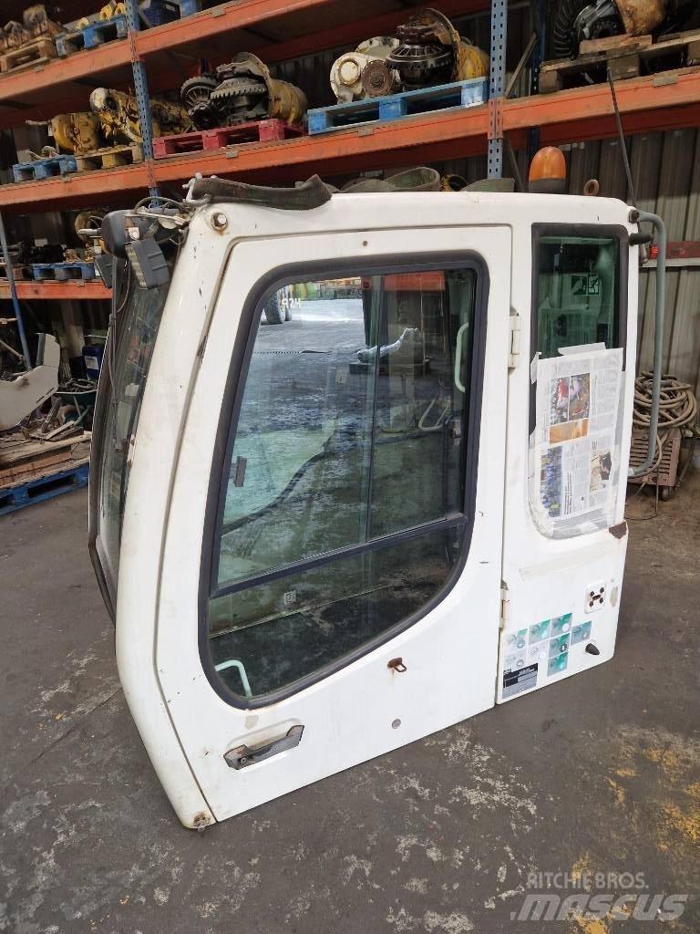 Liebherr A 904 C Cabine en interieur