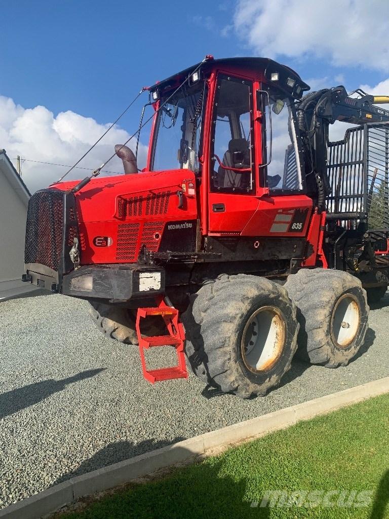 Komatsu 835 Uitrijwagens