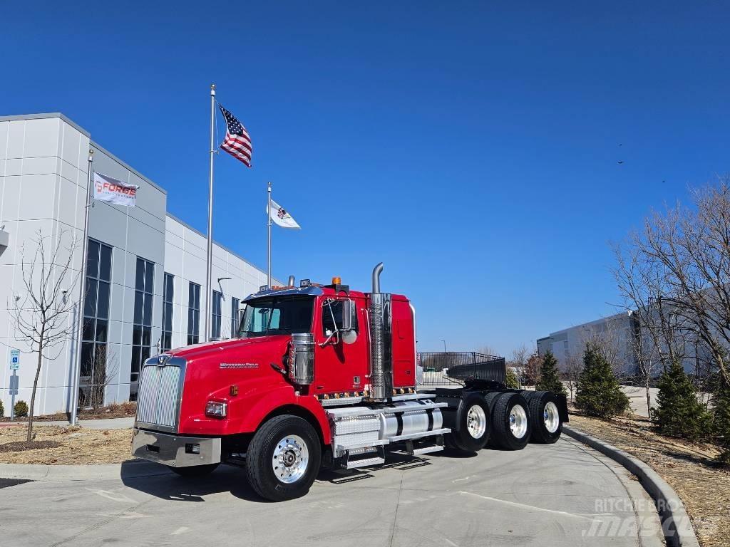 Western Star 4900 SB Trekkers