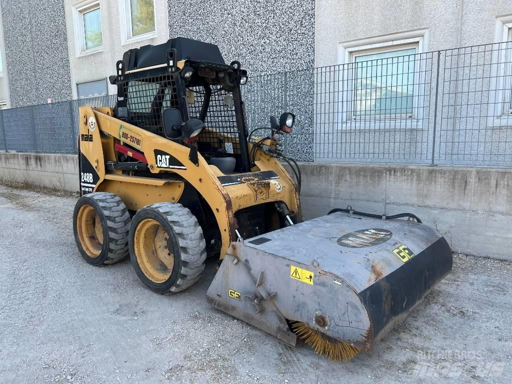 CAT 248 B HF-XPS Schrankladers