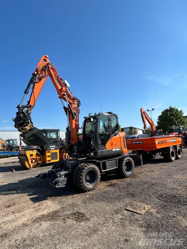 Develon DX 100 W-7 Wielgraafmachines