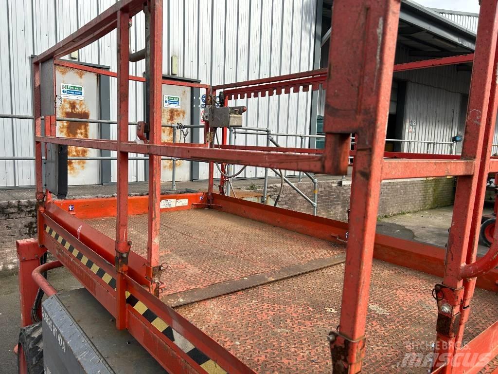 SkyJack SJ 6826 RT Schaarhoogwerkers