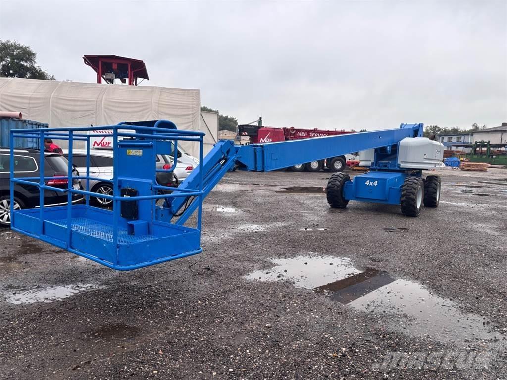 Genie S-85 4X4 Chassis met cabine