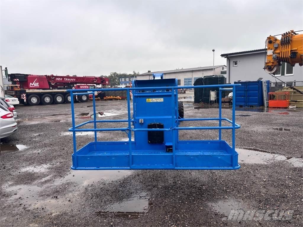 Genie S-85 4X4 Chassis met cabine