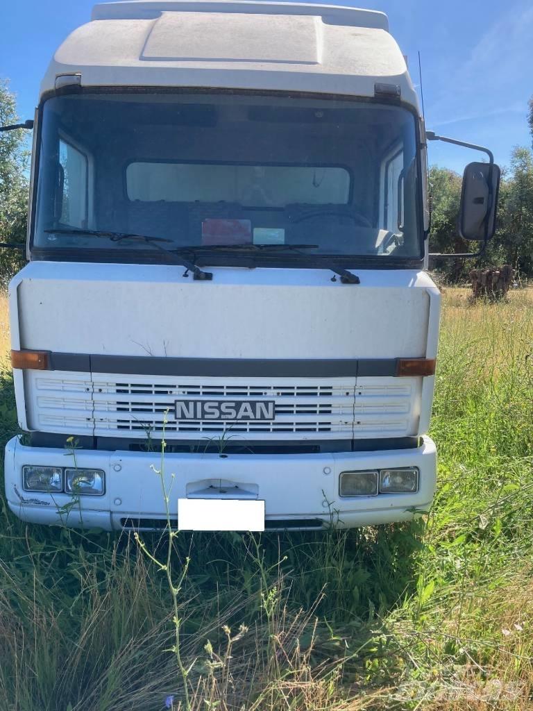 Nissan CAMPER L70 Kampeerwagens en caravans