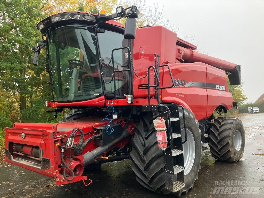 Case IH Axial 8240 Maaidorsmachines