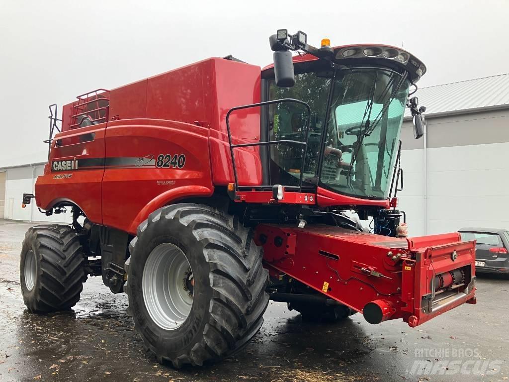 Case IH Axial 8240 Maaidorsmachines