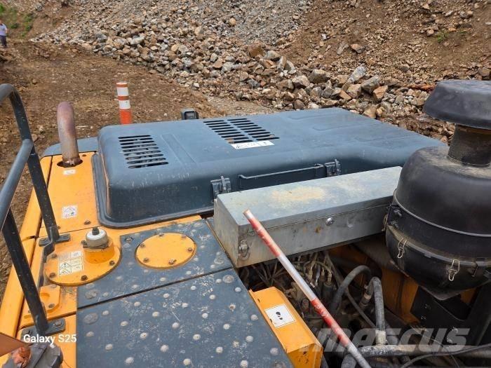 Hyundai HX 300 Rupsgraafmachines