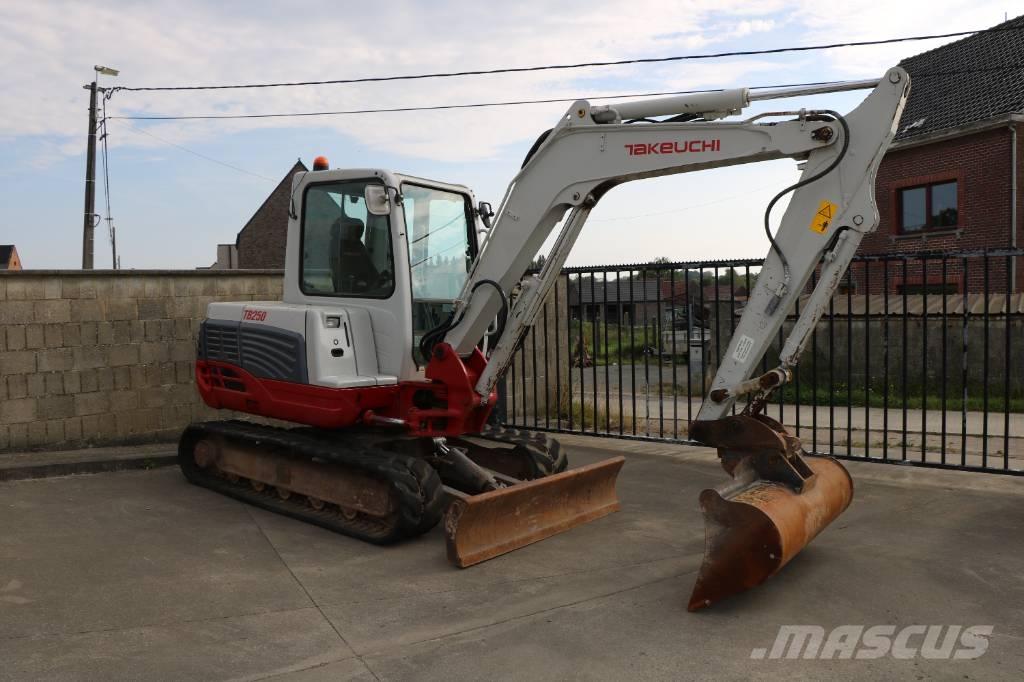 Takeuchi TB 250 Minigraafmachines < 7t