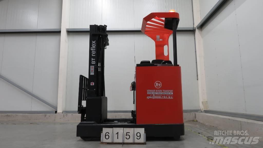 BT RRE140M Reachtruck voor hoog niveau