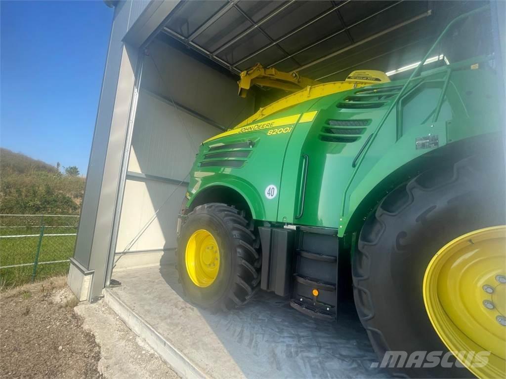 John Deere 8200i Zelfrijdende veldhakselaars