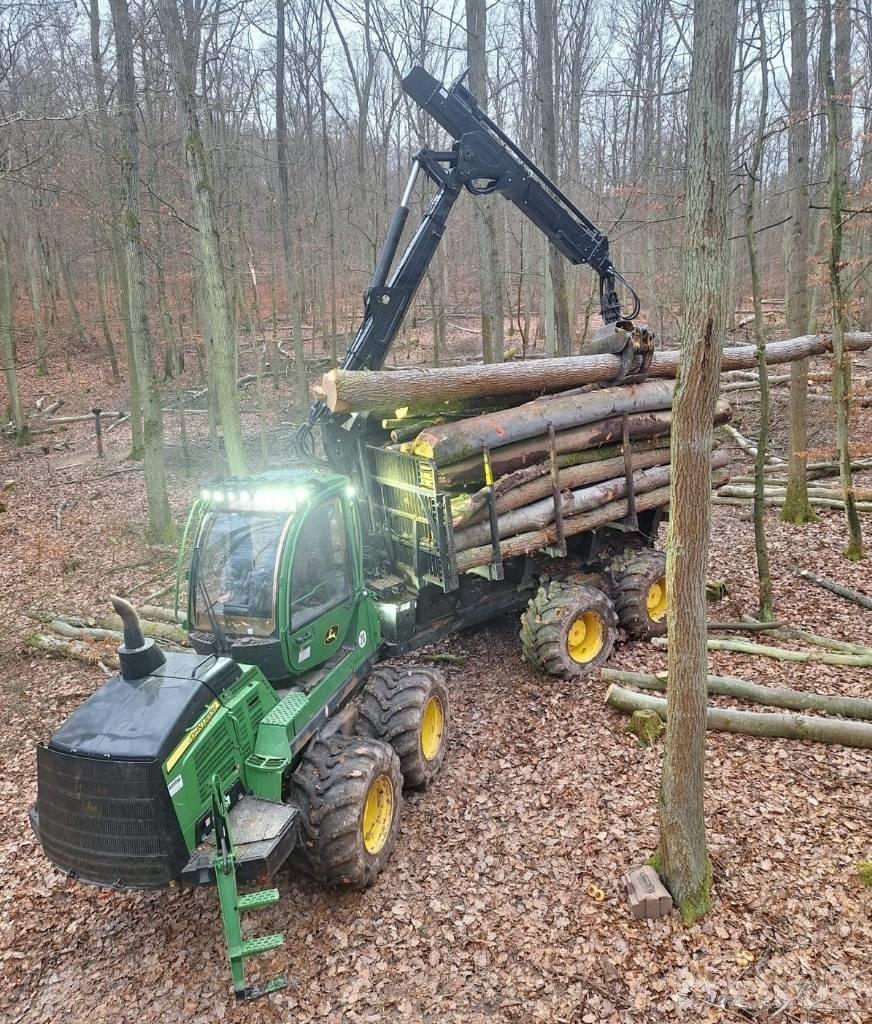 John Deere 1210 G Uitrijwagens