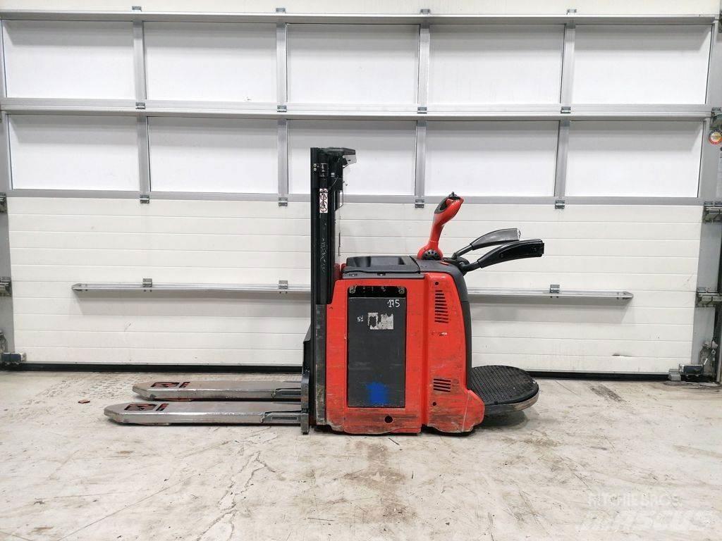 Linde D12AP Meeloop stapelaar