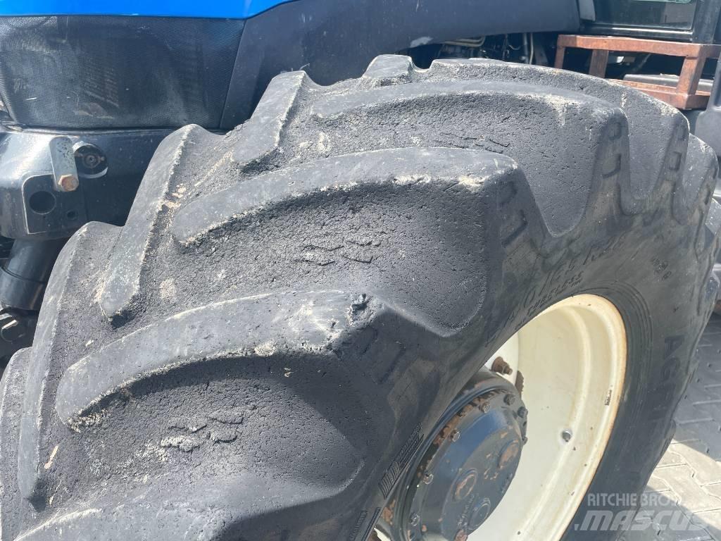 New Holland T 6080 Tractoren
