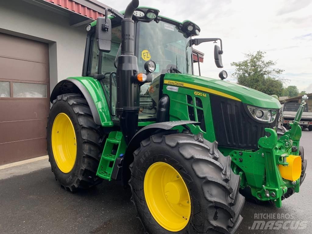 John Deere 6120 M Tractoren