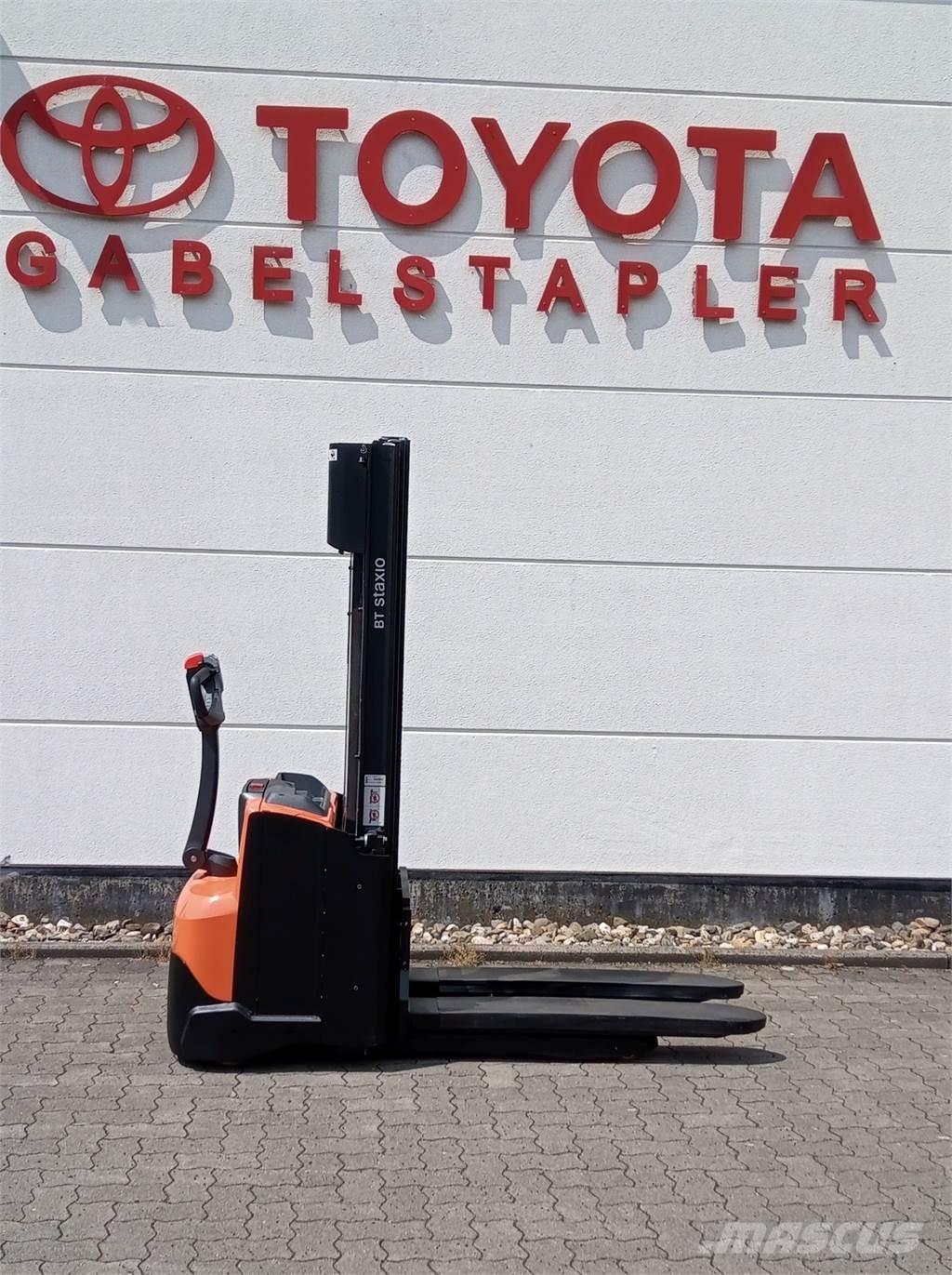 Toyota SWE120L Meeloop stapelaar