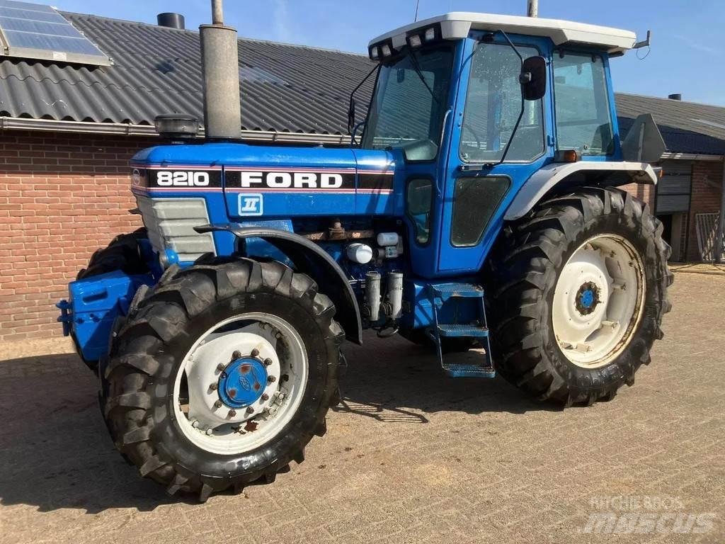 Ford 8210 gen 2 Tractoren