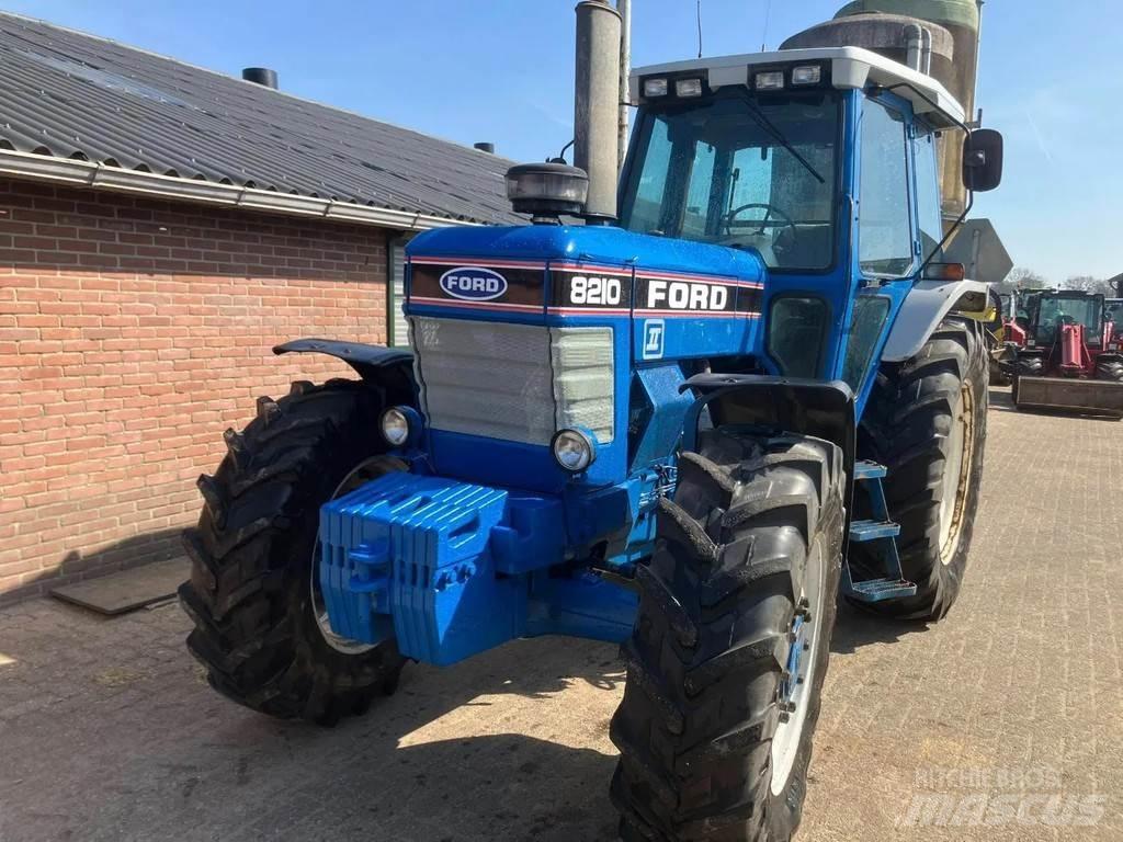 Ford 8210 gen 2 Tractoren