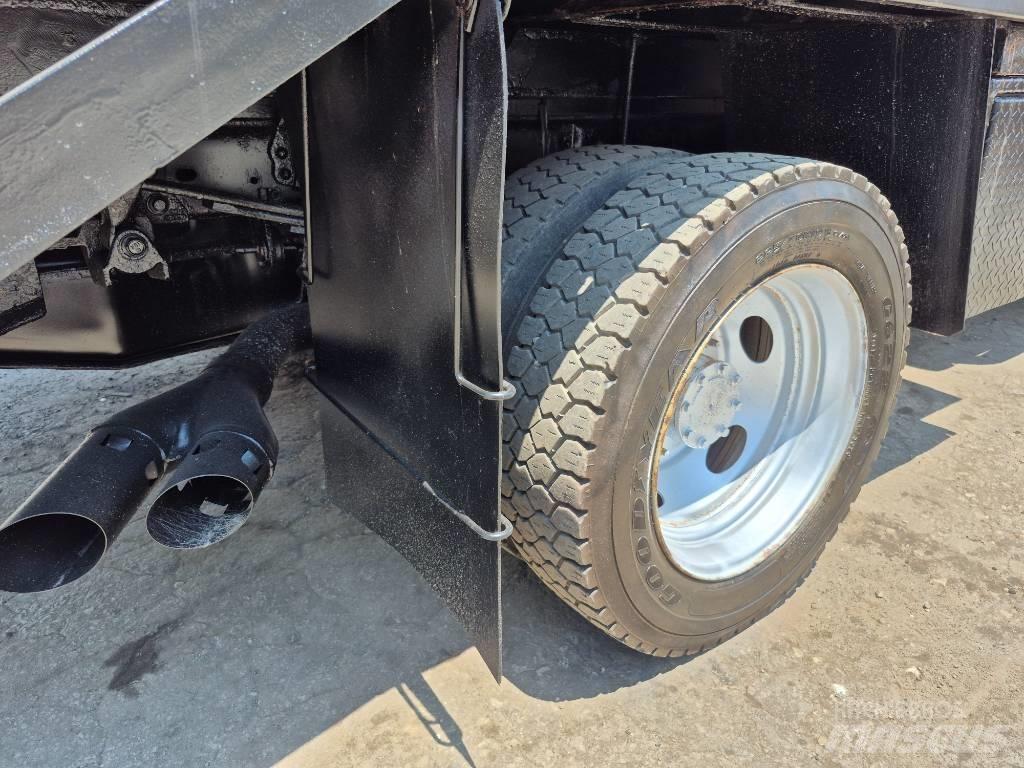 Ford F 550 Bestelwagens met open laadbak