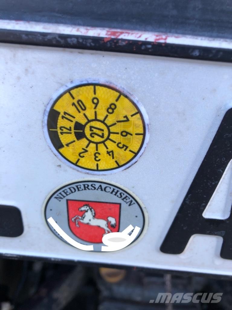 Shibaura ST 330 HST Compacttrekkers