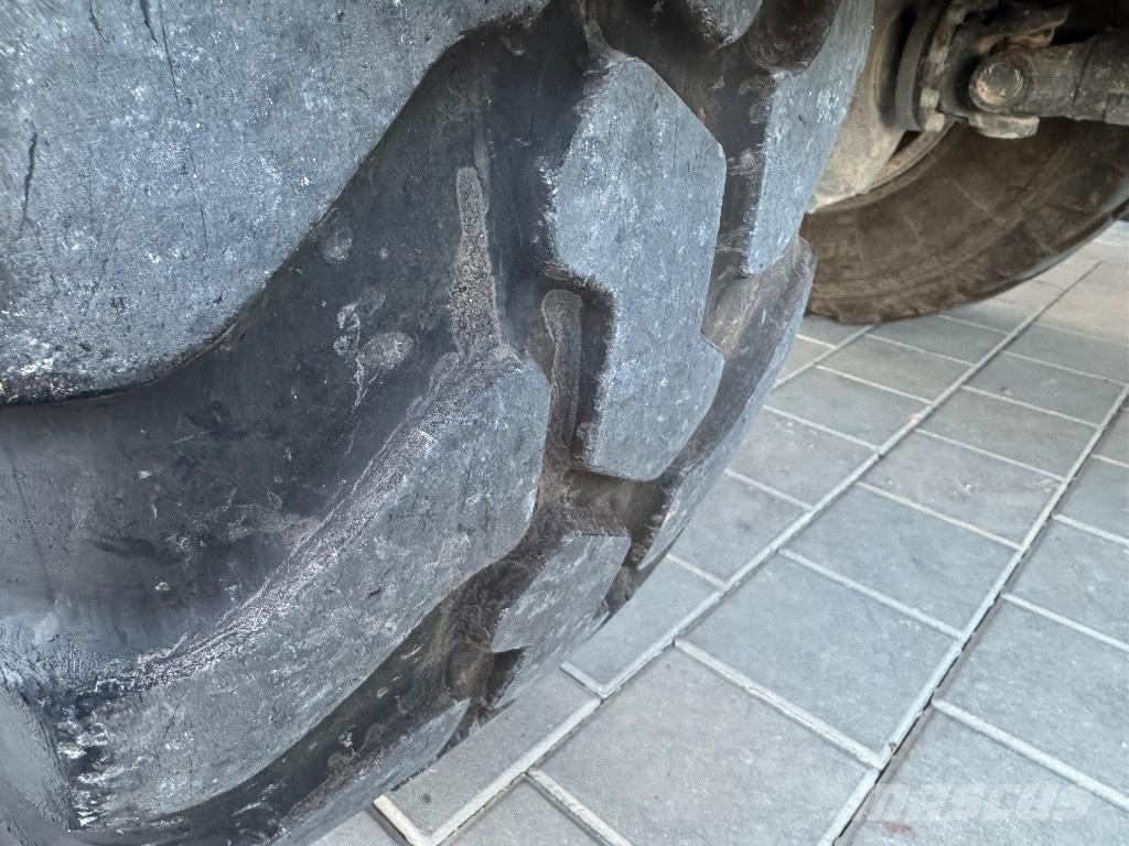 Liebherr L 506 Wielladers