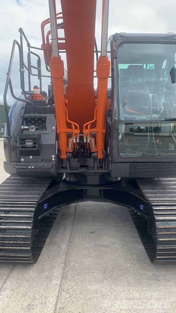 Hitachi ZX 135 US-6 Rupsgraafmachines