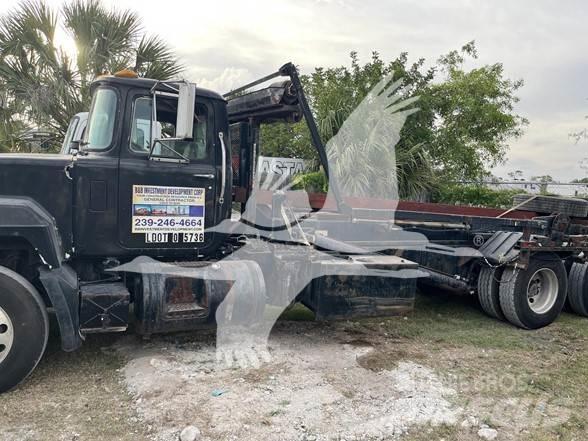 Mack RD688S Vuilniswagens