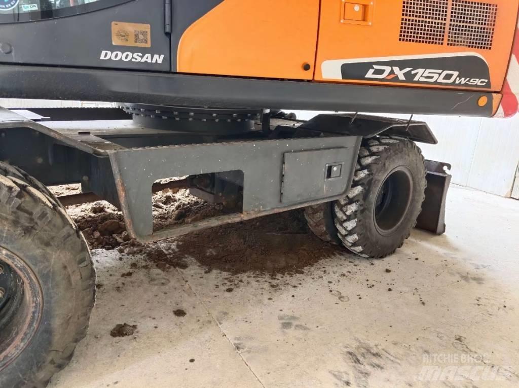 Doosan DX 150W-9C Wielgraafmachines