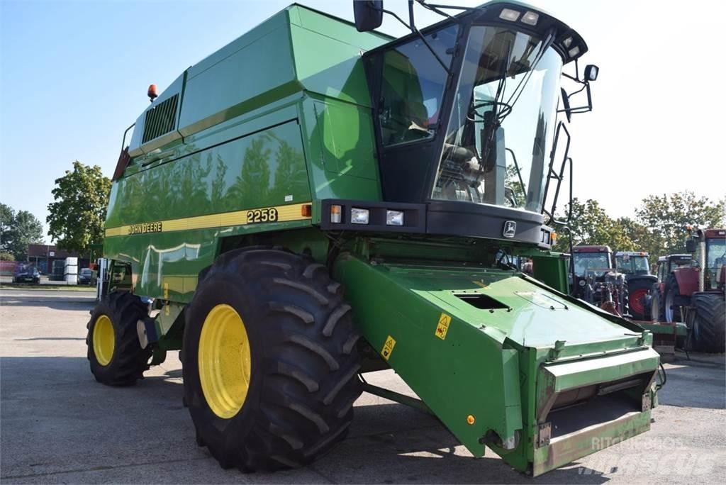 John Deere 2064 Maaidorsmachines
