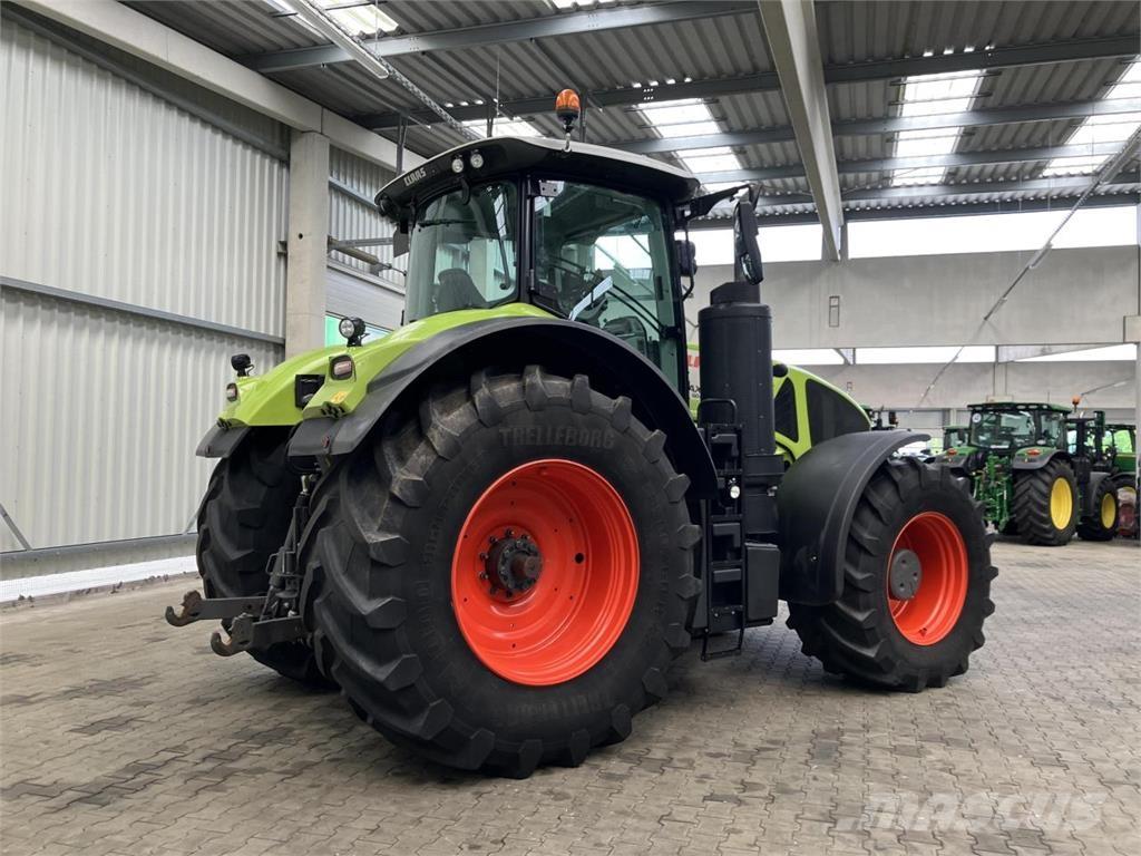 CLAAS Axion 930 Tractoren
