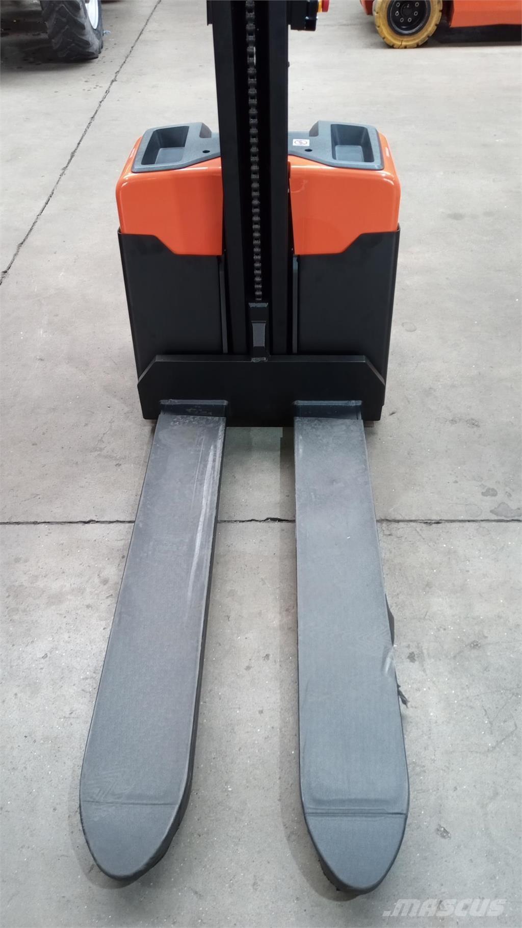 Toyota HWE100 Zelfrijdende stapelaars