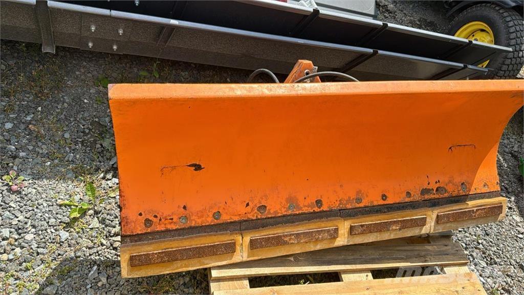 John Deere 3720 Compacttrekkers