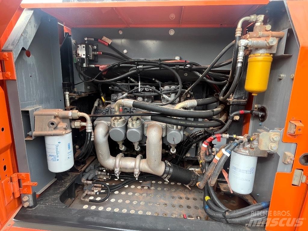 Hitachi ZX 250 LC-6 Rupsgraafmachines