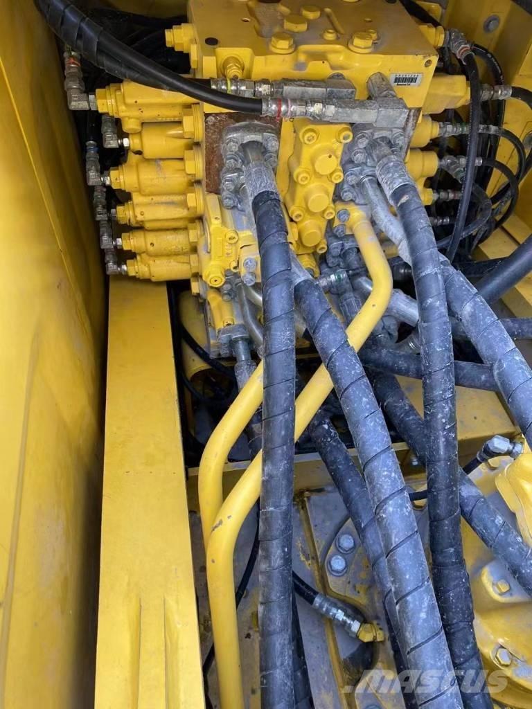Komatsu 240LC-8 Rupsgraafmachines