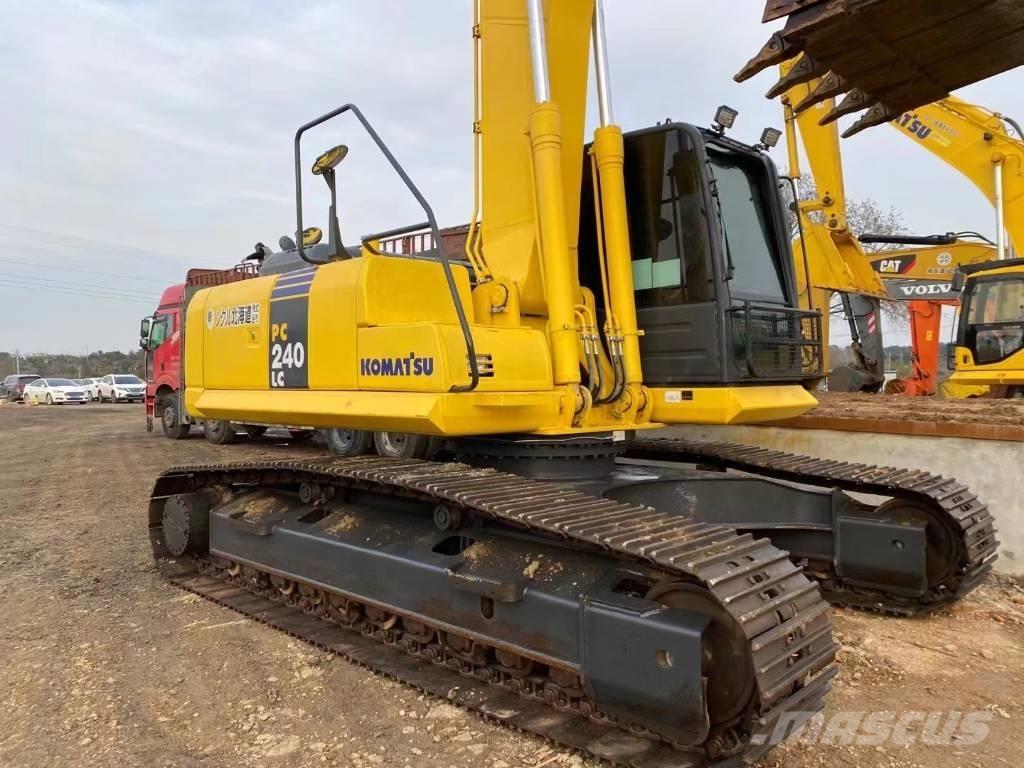 Komatsu 240LC-8 Rupsgraafmachines