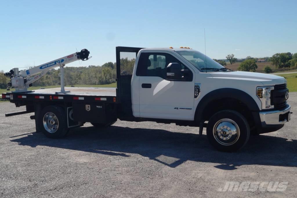 Ford F 550 XL SD Vlakke laadvloer met kraan