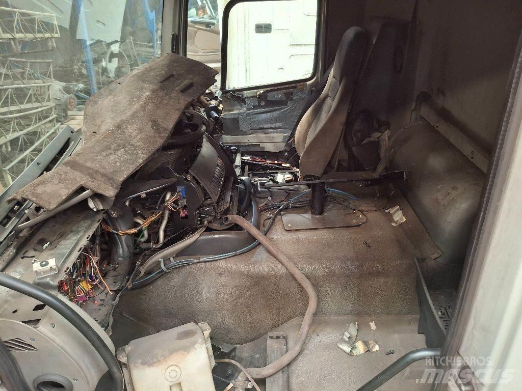 DAF CF 85.360 Cabine en interieur
