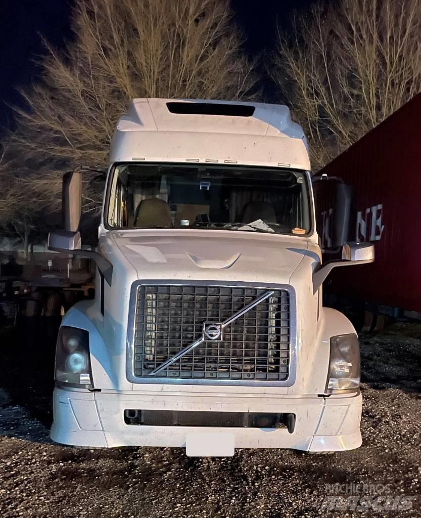 Volvo VNL 42 670 Trekkers