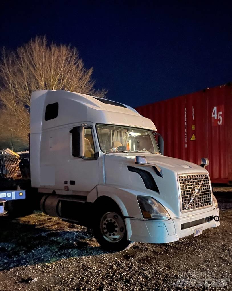 Volvo VNL 42 670 Trekkers