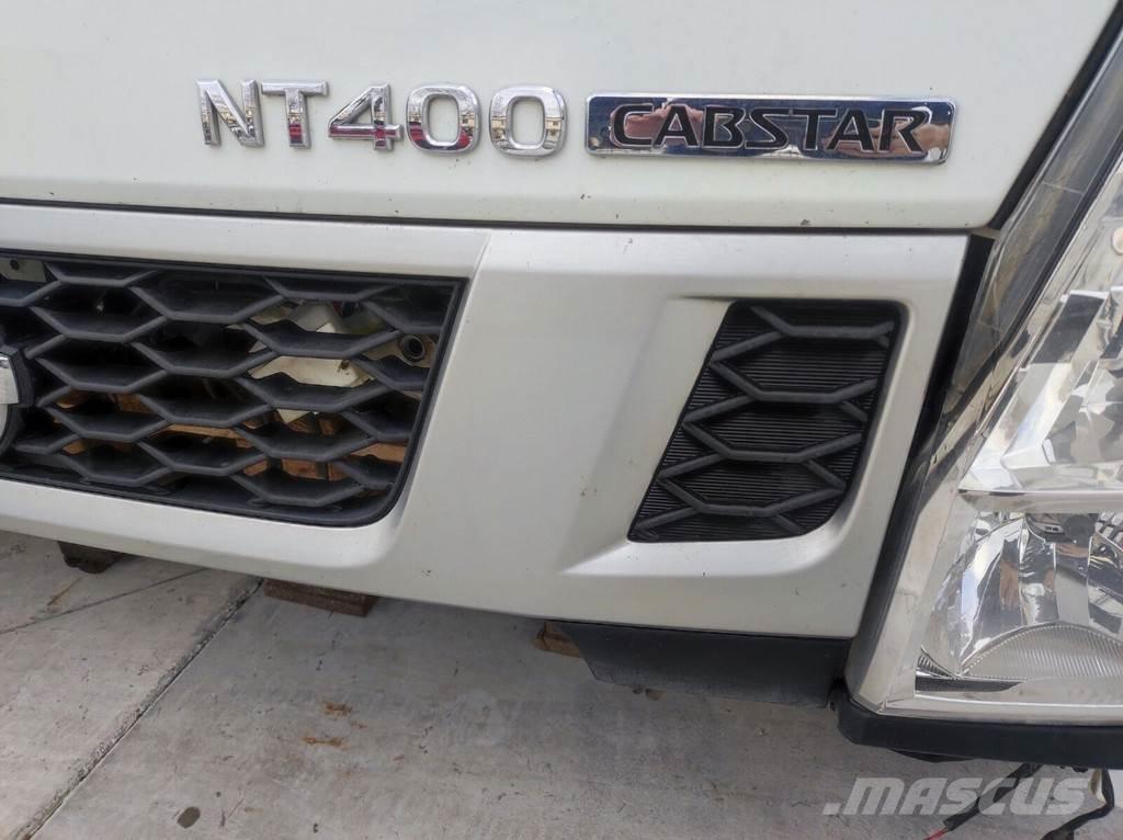 Nissan NT 400 Cabine en interieur