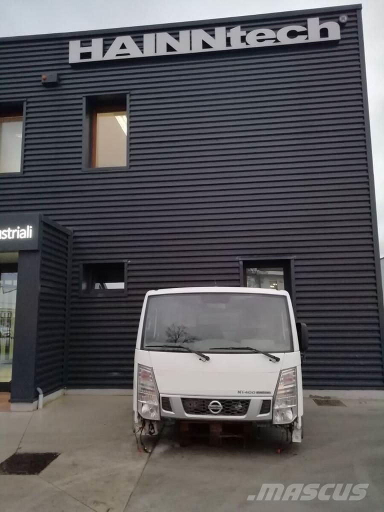 Nissan NT 400 Cabine en interieur