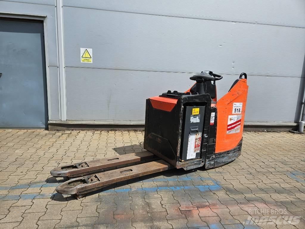 BT LPE250 Pallettruck met meerij platform