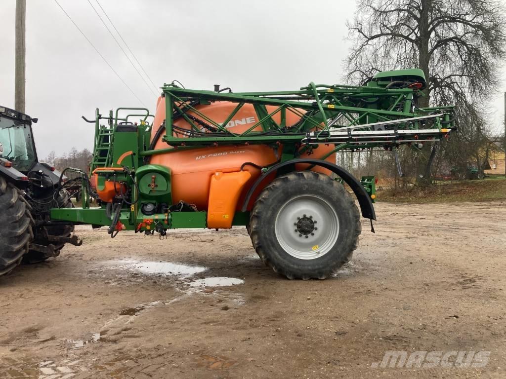 Amazone UX 5200 Getrokken spuitmachines