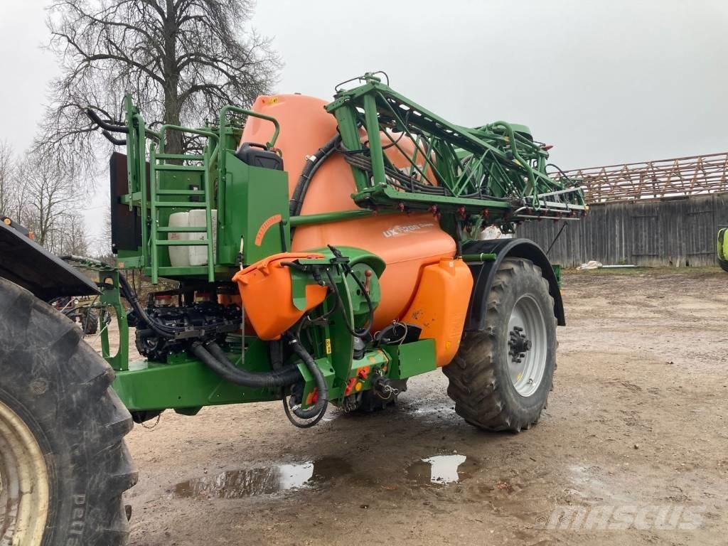 Amazone UX 5200 Getrokken spuitmachines